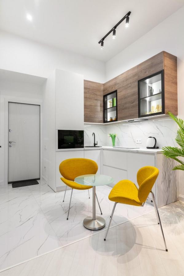 Зелені Апартаменти Біля Оперного Театру Flat In The City Center Lviv Exterior photo